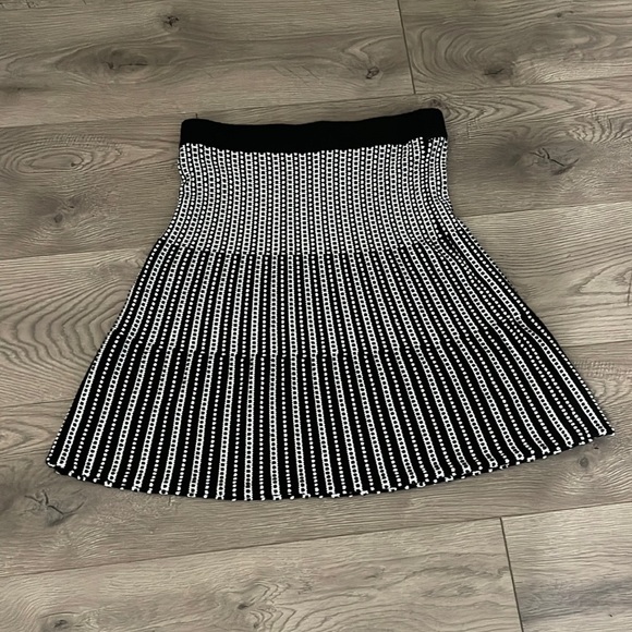 Candie's Dresses & Skirts - Candie's Women's Knit black and white skirt Size M
